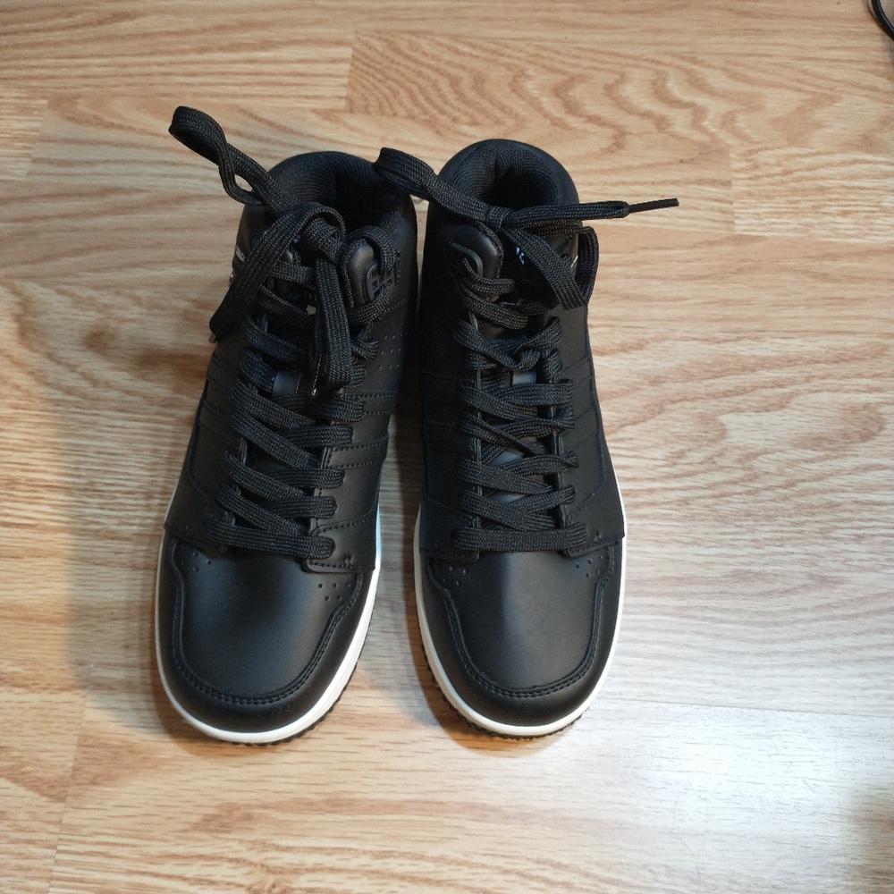Bata NorthStar  Casual High Top, Big Boys  Shoes, Size U.S 3.5, URE 35.